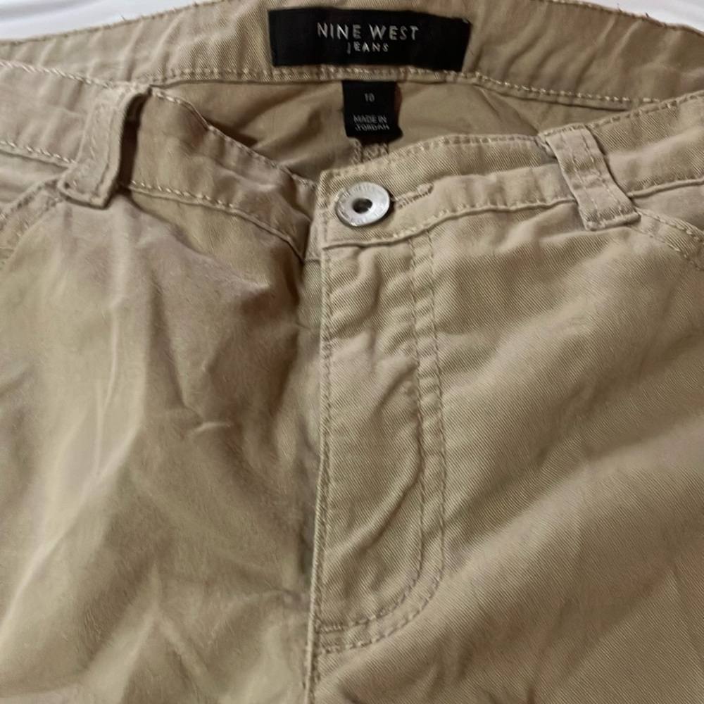 Nine West Size 10 cropped khaki pants